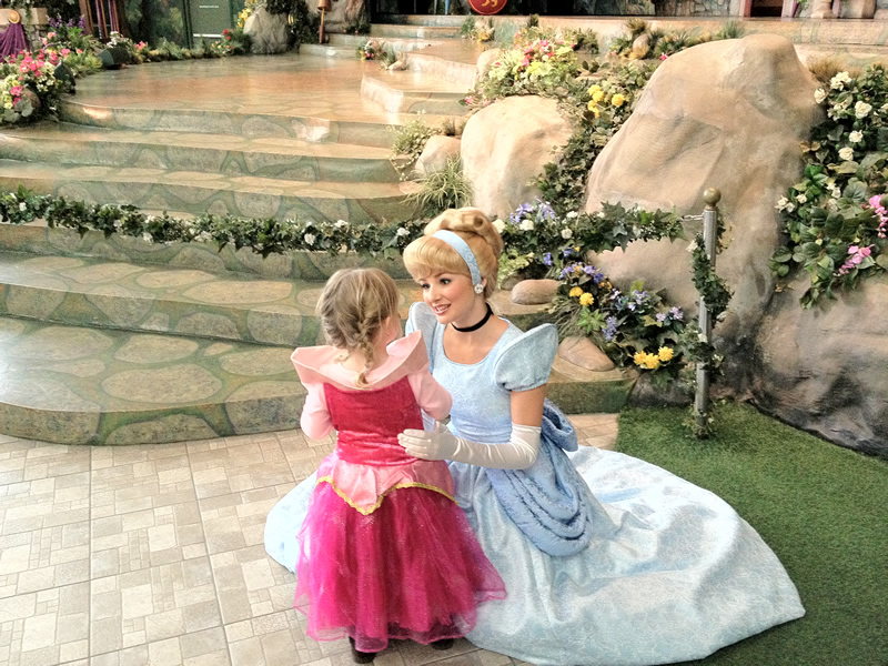 Mia Moore & Cinderella at Disneyland on Nov 25 2011